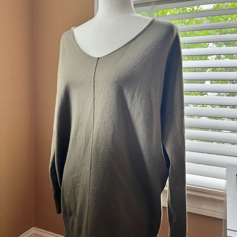 Dreamers Green V-Neck Sweater Soft Knit Relaxed Fit